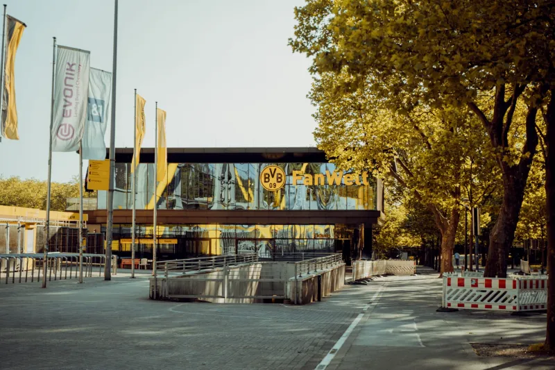 Unterschrift statt Ablöse: Wie kluge Vertragsverlängerungen Bundesliga-Klubs 2026 Millionen sichern